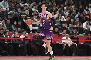 九游体育app-稳定贡献难救主！朱松玮替补出战33分钟 13中6拿到14分11板