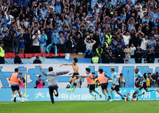 1731249564464033419.jpg 【专题】三年从中冠到中超 大连英博书写足球城传奇