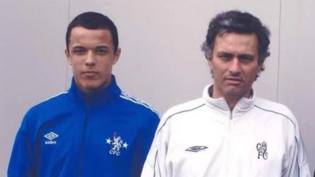 1654615561324006701.jpg 那个把莱万挤到第3级联赛的人 被酒精毁掉了青春…