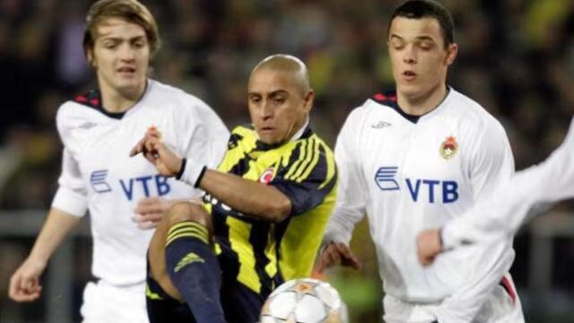 1654615557598050623.jpg 那个把莱万挤到第3级联赛的人 被酒精毁掉了青春…