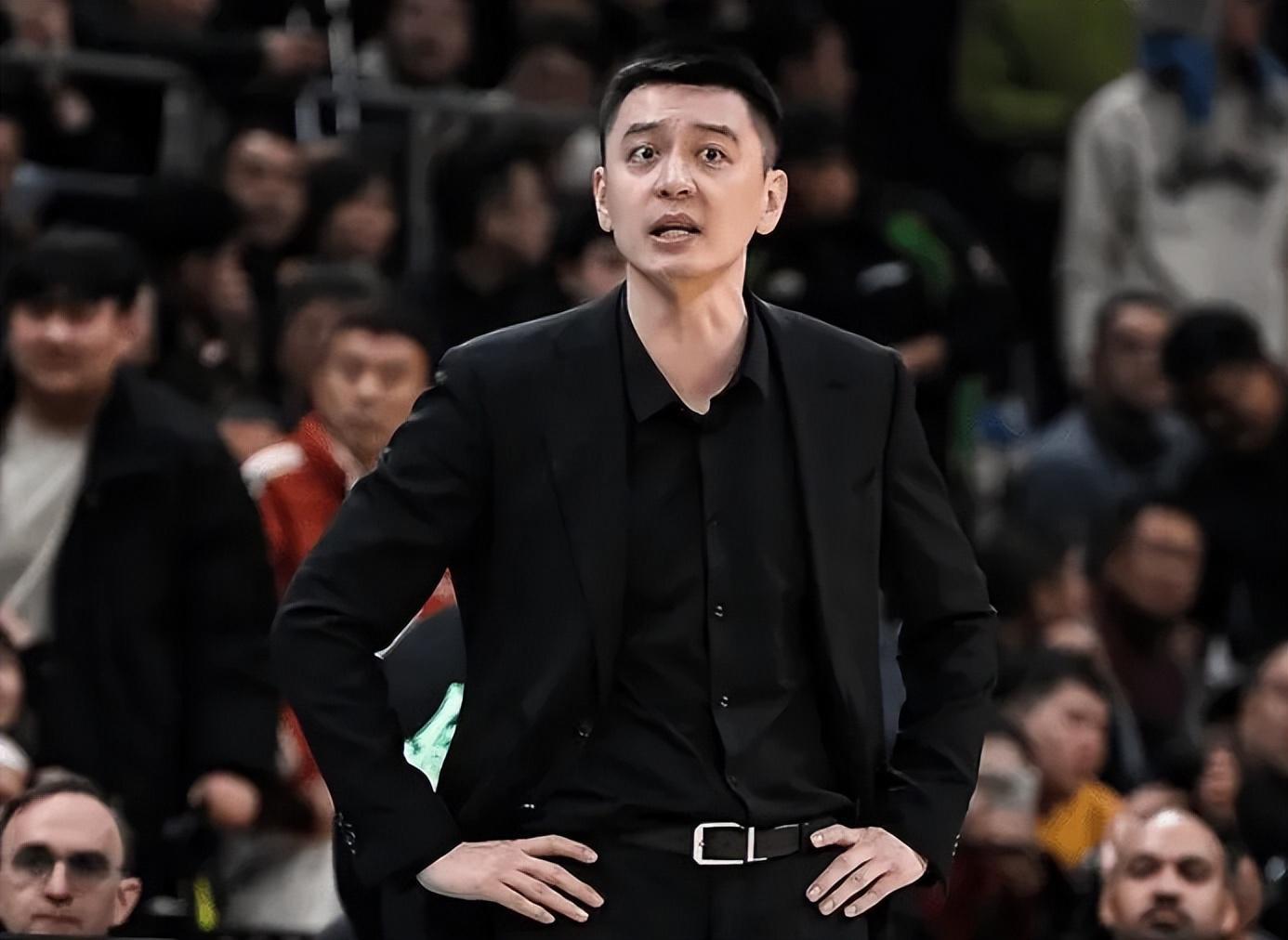 输广东发布会！杨鸣直指上半场问题+赞2小将，并回怼记者战术倾斜